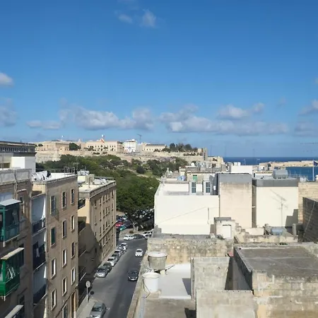 Penthouse With Sea View, Lift, 2 Min From Valletta * Floriana